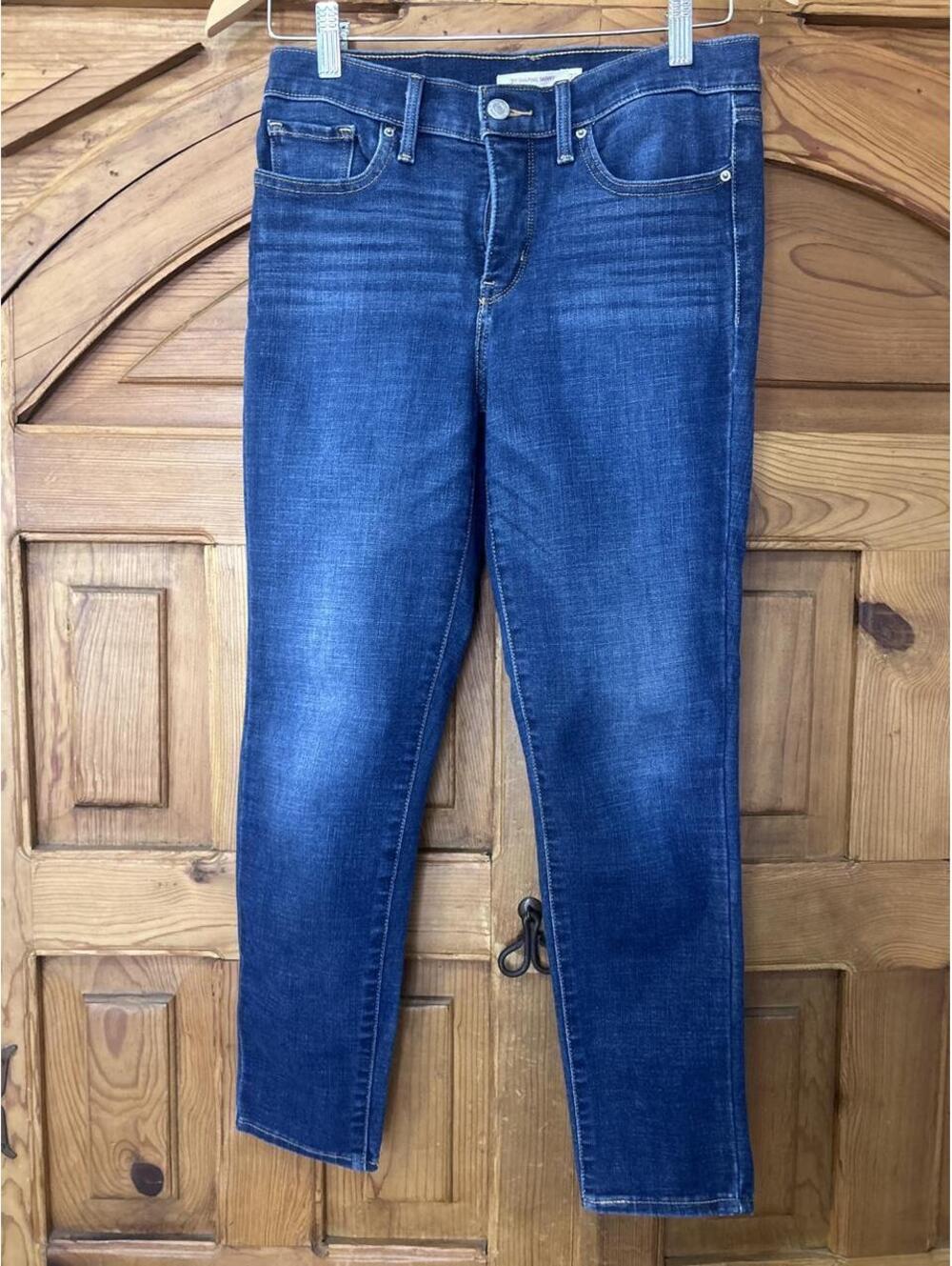 311 Shaping Skinny Jeans